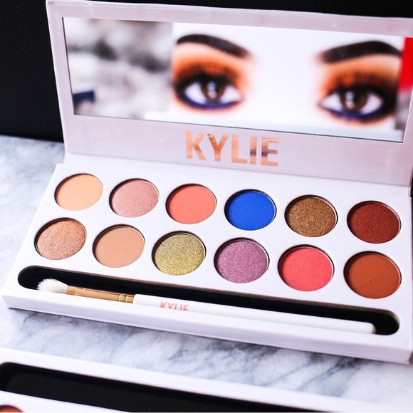 Kylie Cosmetics Eyeshadow Palette - Picture 2 of 4